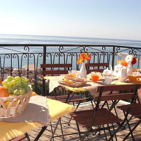 Pietra Preziosa Bed & Breakfast Pietra Ligure Bagian luar foto