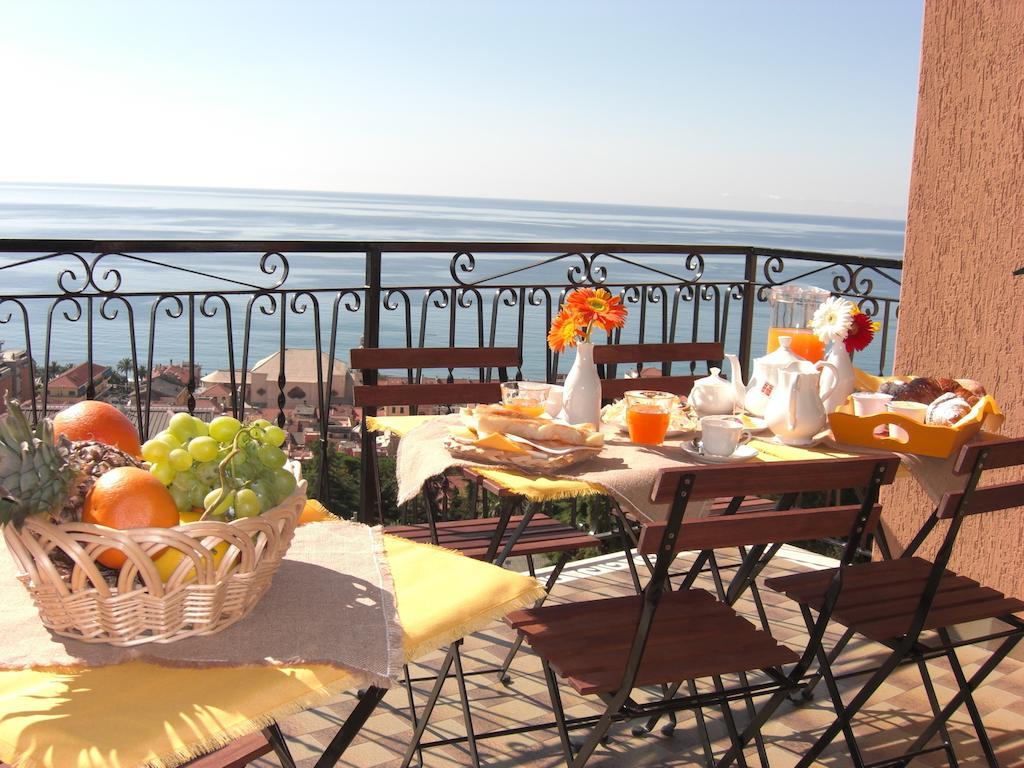 Pietra Preziosa Bed & Breakfast Pietra Ligure Bagian luar foto