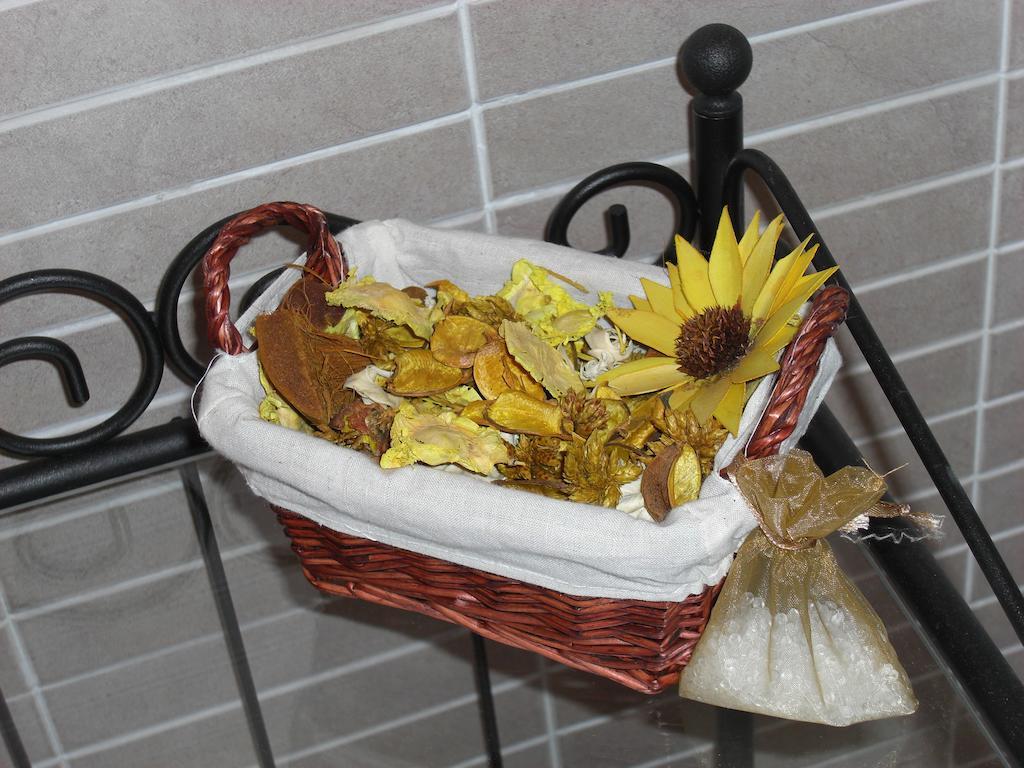 Pietra Preziosa Bed & Breakfast Pietra Ligure Bagian luar foto